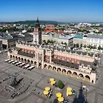 Leo Apartments Main Square